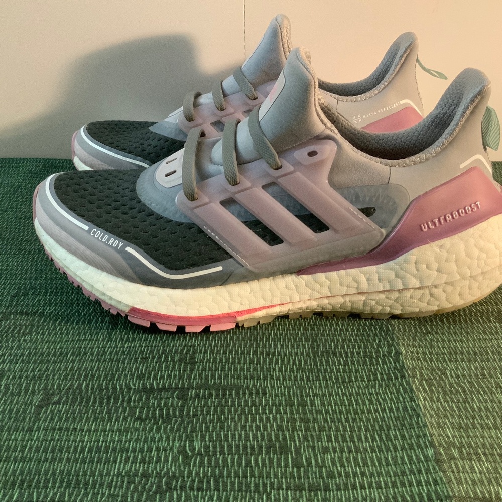 Women’s Adidas Size 8 Ultraboost 21 Cold Rdy Running Shoes Gray/ Pink